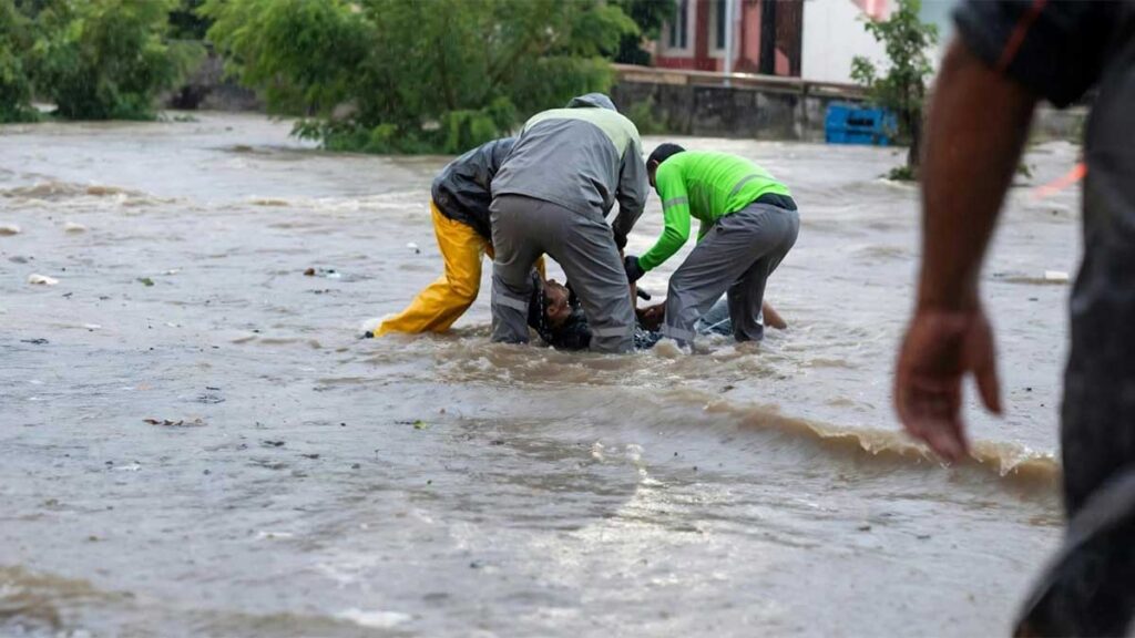 Rescate inundaciones Monterrey Nuevo León