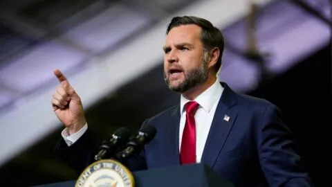 Cárteles mexicanos enviaban fentanilo a niños camuflado en dulces, asegura JD Vance