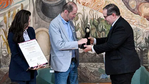 Juan Villoro recibe el Premio Carlos Fuentes 2026 en Bellas Artes