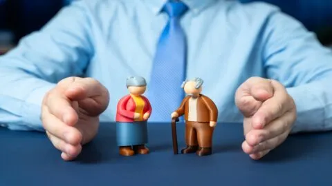 Me quedé sin trabajo a los 62 años: ¿pido el desempleo o el Seguro Social primero?