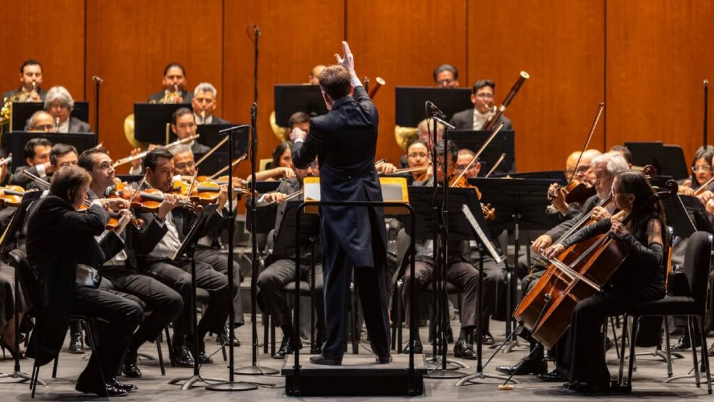La Orquesta Filarmónica de la UNAM hace vibrar al Cervantino 2026 con una noche sinfónica