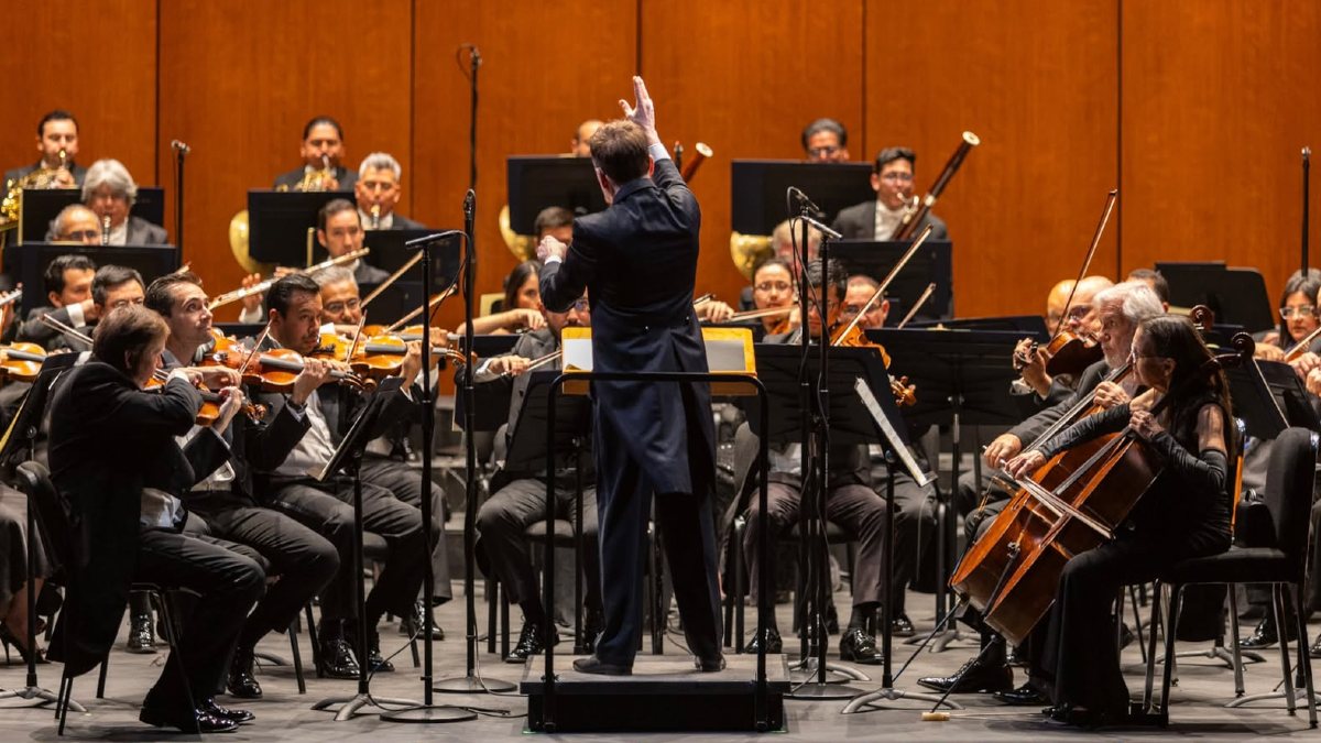 La Orquesta Filarmónica de la UNAM hace vibrar al Cervantino con una noche sinfónica
