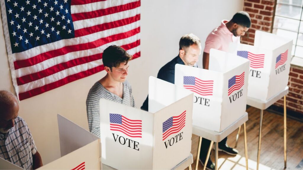 Los votantes latinos llegan a las elecciones intermedias del 3 de noviembre con una inclinación marcada hacia los demócratas