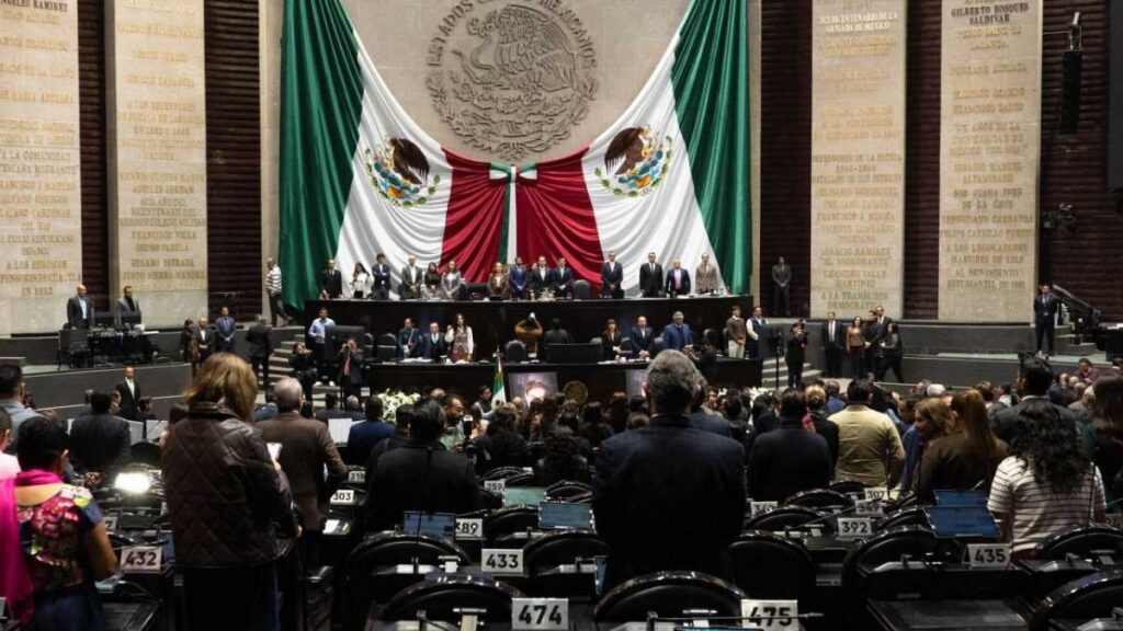 "Ley Antimemes" es aprobada en comisiones