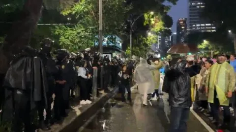 Protesta de trabajadores del IMSS EN VIVO: ¡Ni la lluvia los detiene! Trabajadores del IMSS mantienen protesta en La Raza
