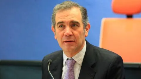 ¿Cuánto recibió Lorenzo Córdova y qué respondió a las acusaciones contra el INE?