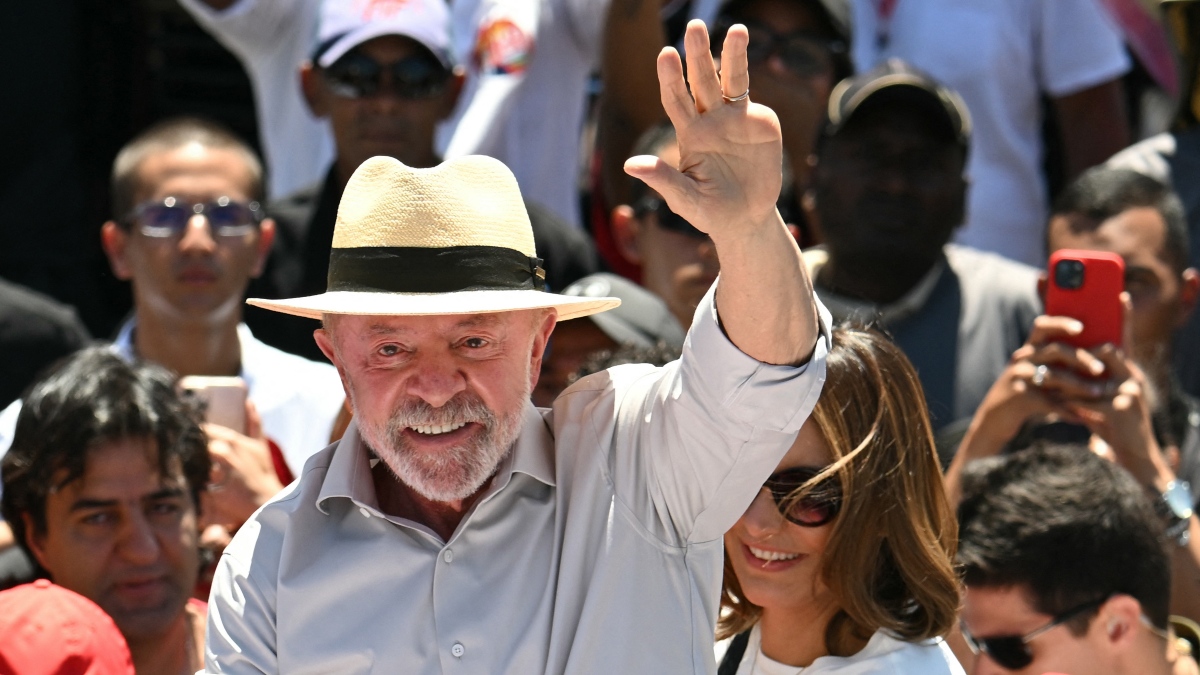 Brasil elimina impuestos a la gasolina en medio de la recta final electoral de Lula