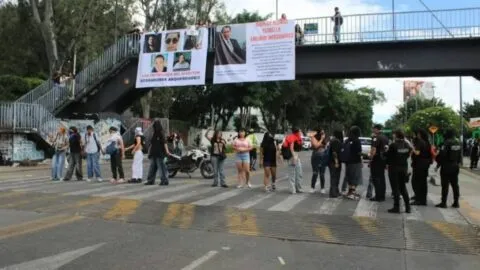 Protestan contra docentes señalados por acoso en Prepa Vocacional de la UdeG
