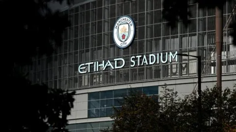 Etihad Airways analiza acciones legales tras fallo contra Manchester City