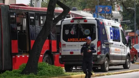 Choque entre dos unidades de Metrobús deja 27 lesionados en Iztacalco; imagen