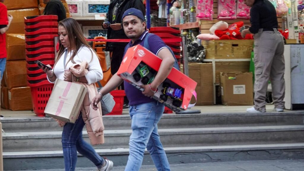 Confianza del consumidor cae en México