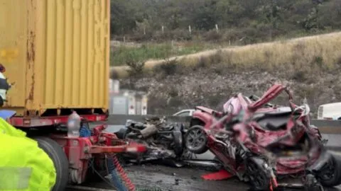 Carambola en la México-Querétaro provoca incendio y cierre total rumbo a CDMX