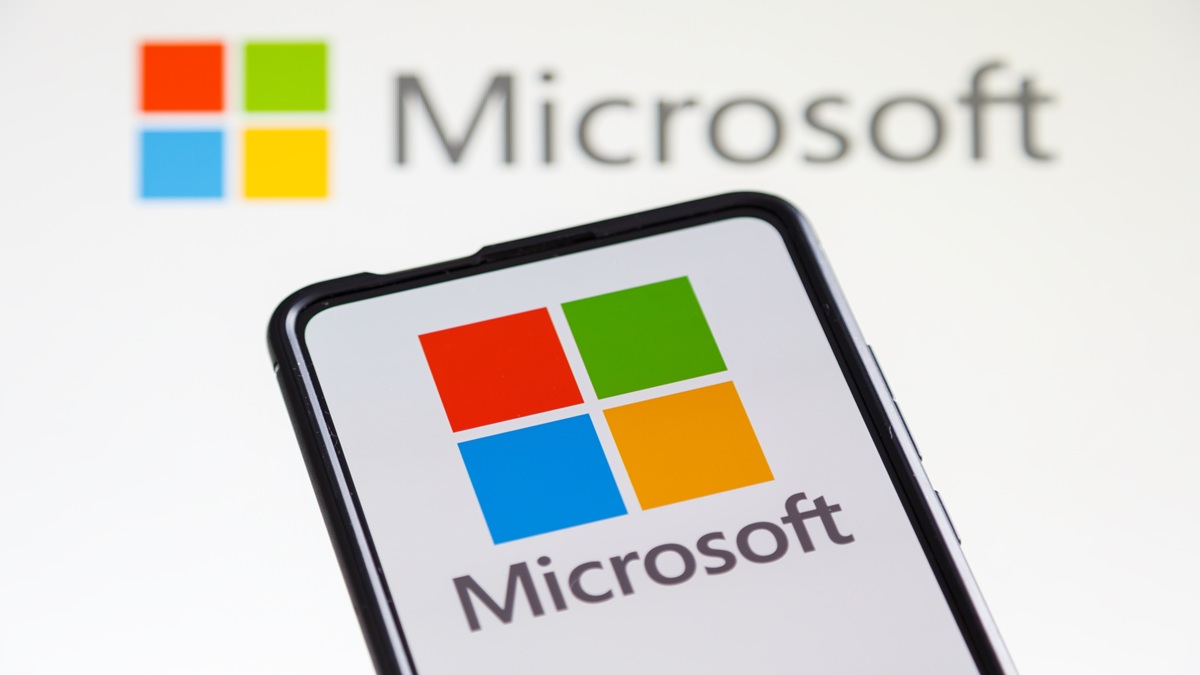 EE. UU. frena las Green Card de Microsoft y Adobe: qué cambia para los trabajadores H-1B