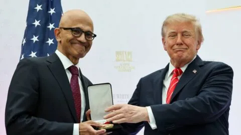 Estados Unidos congela solicitudes de residencia de Microsoft, Adobe e Infosys por presunto fraude