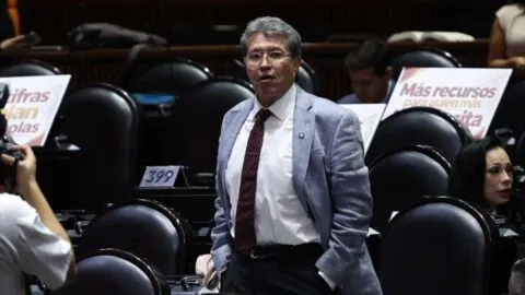 Monreal recomienda a Jasmín Bugarín renunciar a doble nacionalidad