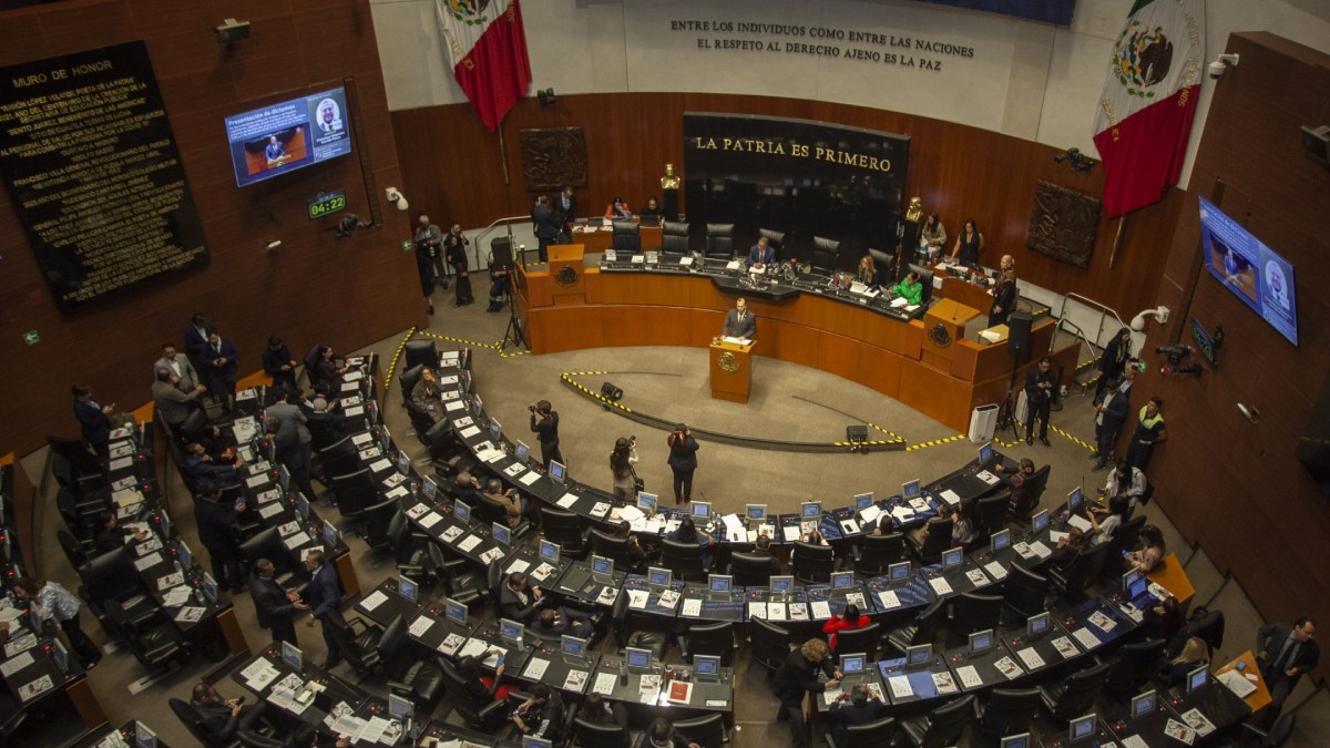 Morena celebra 15 años de hegemonía electoral; oposición en el Senado acusa destrucción del país