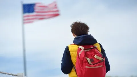 Niños migrantes sin acompañante: qué pasa si un juez ordena su deportación en EE. UU.