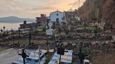Noche de Ánimas en Janitzio: panteón cerrará a turistas por rehabilitación, pero habrá andador panorámico en Michoacán