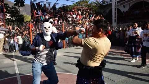Pelea entre presuntos farderos y guardias se viraliza en Iztacalco