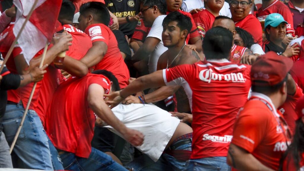 pelea-afuera-de-bar-en-avenida-universidad-en-morelos-desata-polemica