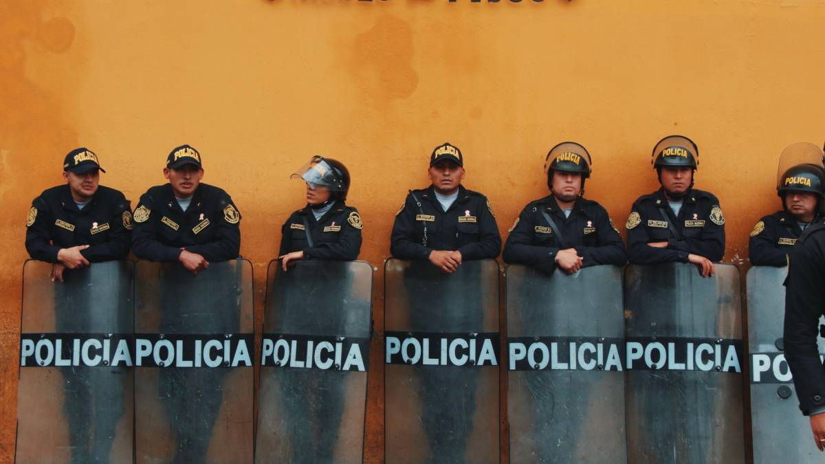 Jalisco investiga a 17 policías por uso excesivo de la fuerza en marcha por agua limpia