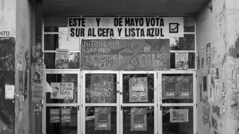Estudiantes toman Facultad de Derecho de la UASLP y cierran accesos
