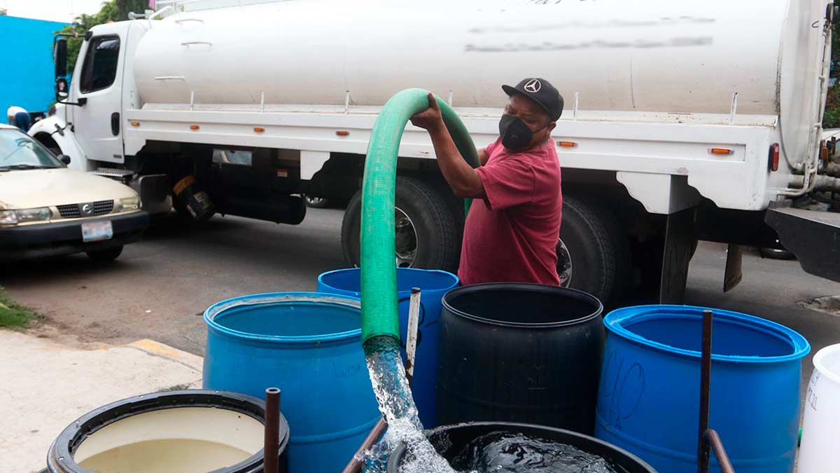 Tandeos de agua en Jalisco; vecinos reportan desabasto