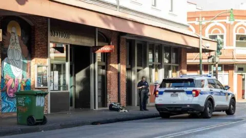 ICE cobra 5 mil 300 dólares a inmigrantes con orden de deportación en ausencia: quiénes deben pagar