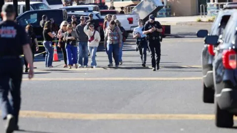 Tiroteo en primaria de Oregón deja a niños heridos; atacante fue abatido