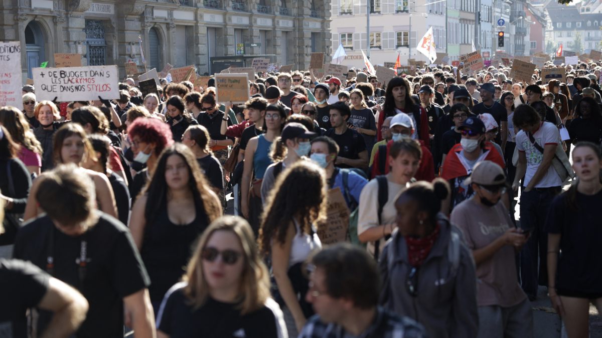 Protestas estudiantiles sacuden Francia: miles marchan contra falta de profesores y aulas deterioradas, en medio de enfrentamientos