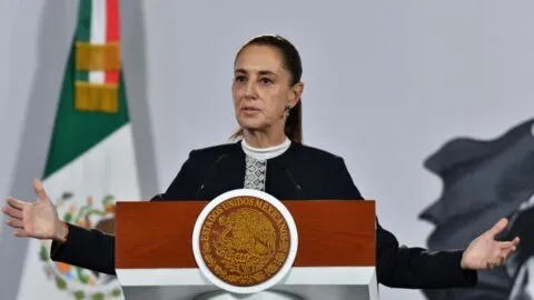 Sheinbaum recuerda que trabajadores del IMSS pueden cambiar a su dirigente sindical