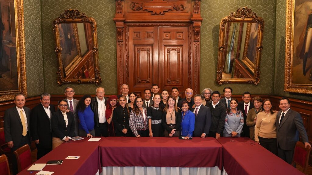 Sheinbaum recibe a los 24 gobernadores del IMSS-Bienestar. Foto: @Claudiashein