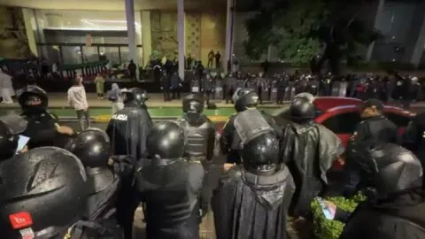 Protesta de trabajadores del IMSS EN VIVO: Liberan ambos sentidos de Paseo de la Reforma