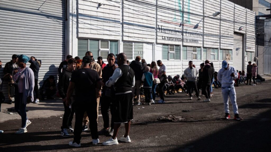 Refugiados realizando trámites