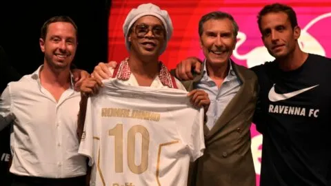 ¡Ya se armó! Ronaldinho volverá al futbol profesional a 11 años de su retiro: ¿cuándo jugará?