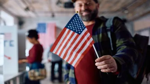 ¿Quieres irte de Estados Unidos voluntariamente? No todos deben hacer el mismo trámite