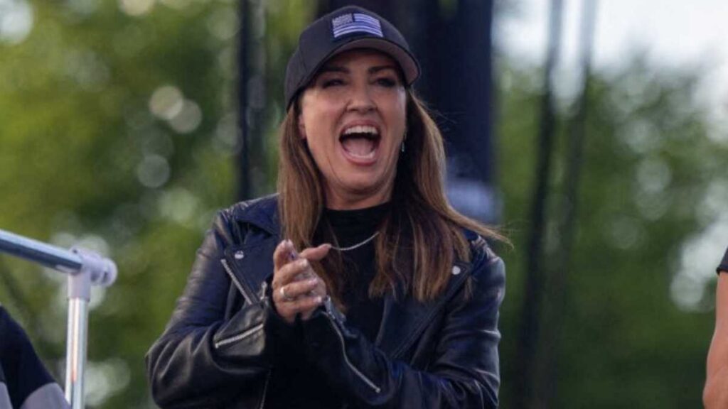 Sara Carter advierte que irán por quienes ayuden a cárteles