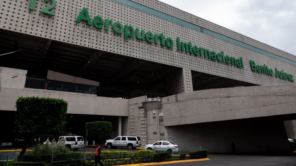 Senado pide a Cancillería acceso a Salón de Protocolo del AICM para que legisladores esperen vuelos