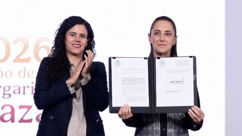 Sheinbaum firma decreto de doble nacionalidad