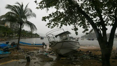 Cierran puertos en seis estados por llegada del huracán Simon a costas del Pacífico