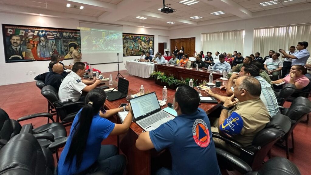 Suspenden clases este jueves y viernes en costa de Michoacán por ciclón Simón