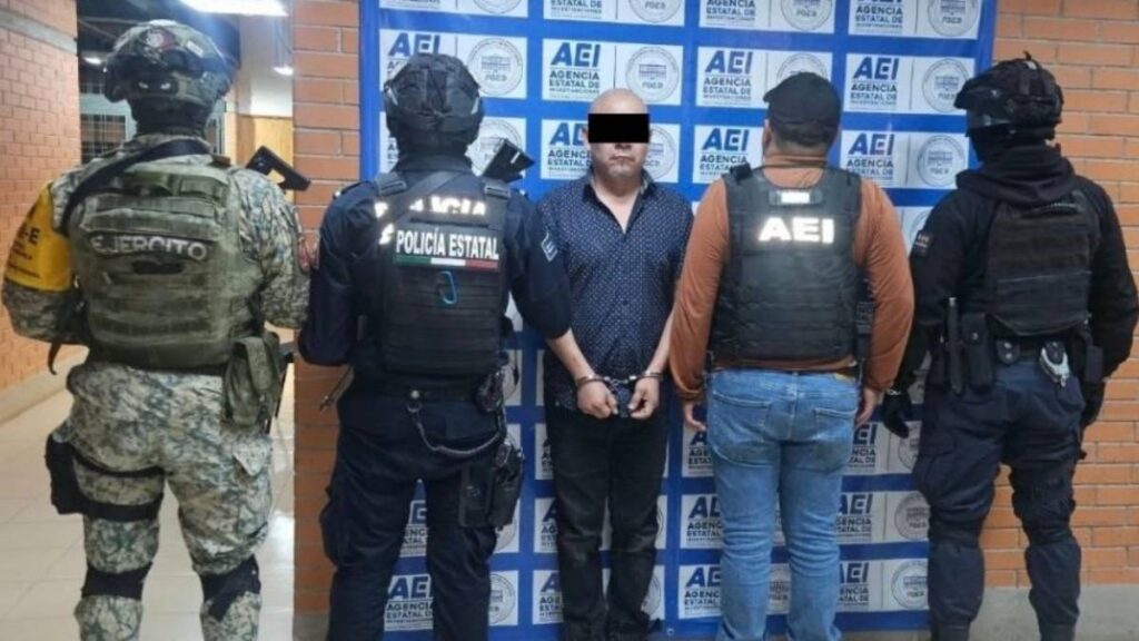 Taxista fue detenido por la Fiscalía de Oaxaca tras arrastrar a motociclista.