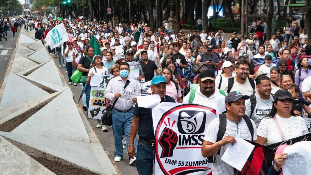 Trabajadores del IMSS vuelven a encabezar las marchas en la CDMX este 14 de octubre