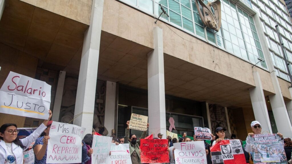 Trabajadores IMSS, advierten que marcharán el miércoles. Foto: Cuartoscuro