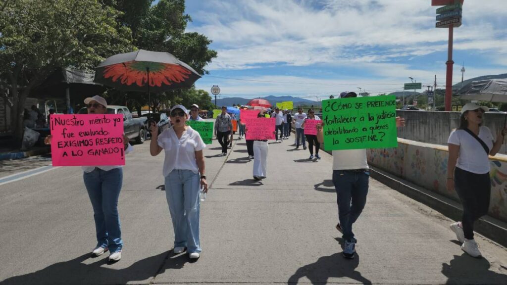 Protestan por cuarta ocasión trabajadores del Poder Judicial de Chilpancingo.