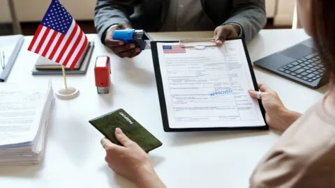 ¿Cuándo te tocaría la Green Card? Mexicanos enfrentan esperas de hasta 20 años