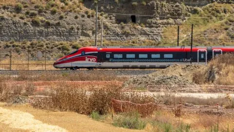 Chocan trenes de alta velocidad en España; se reportan varios heridos