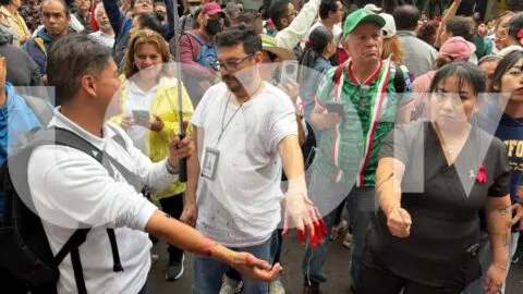 Trabajadores del IMSS se manifiestan frente a Segob y presionan con bloqueos