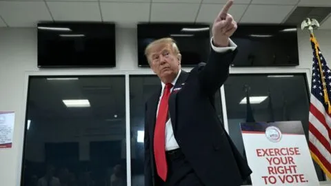 Trump vota por adelantado en Florida; republicanos buscan mantener el control del Congreso