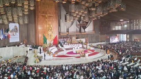 Arzobispo de México pide a la Virgen de Guadalupe por la salud del Papa León XIV